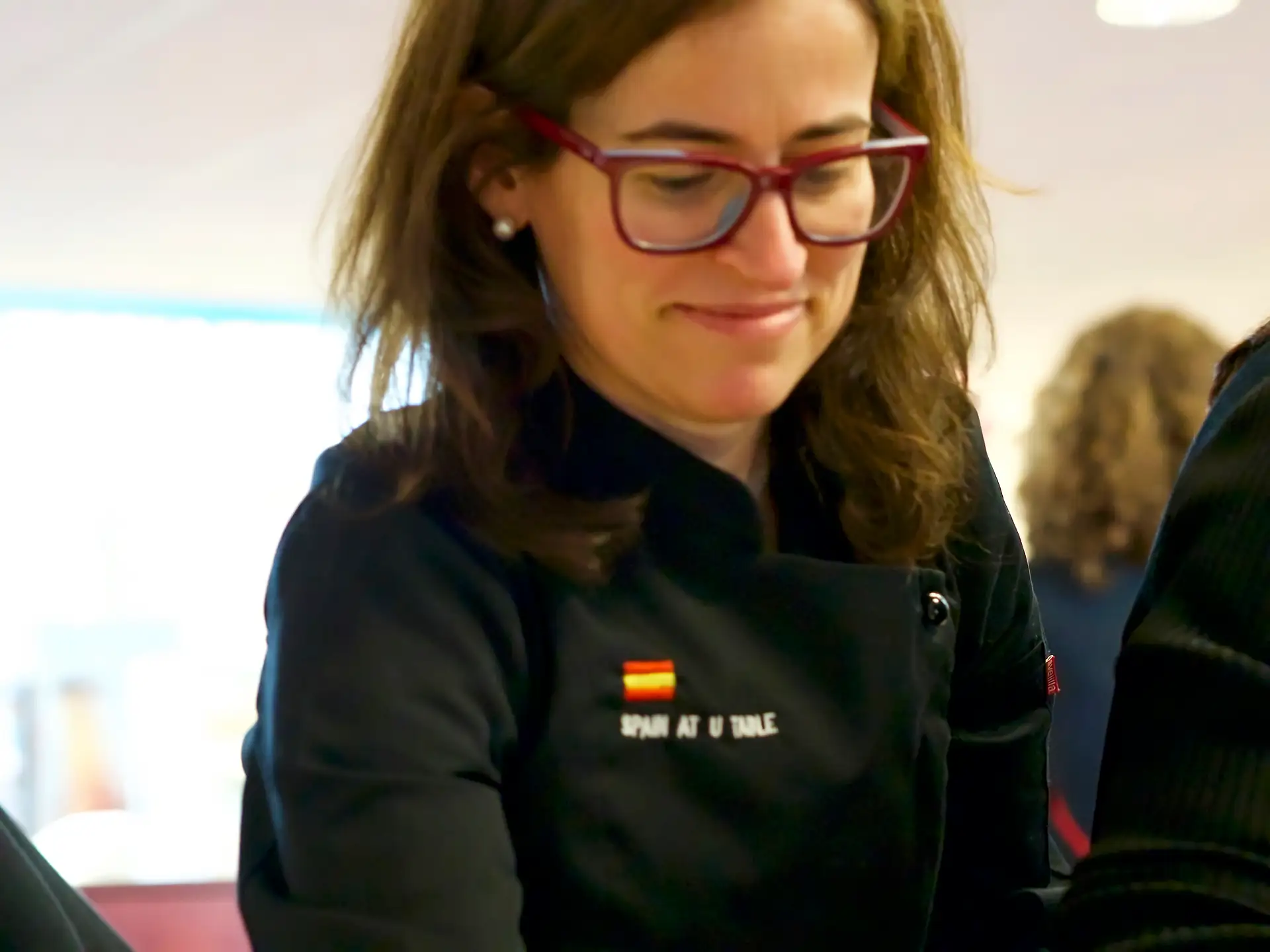Magdalena Córcoles, con su chaquetilla de cocina, durante un servicio